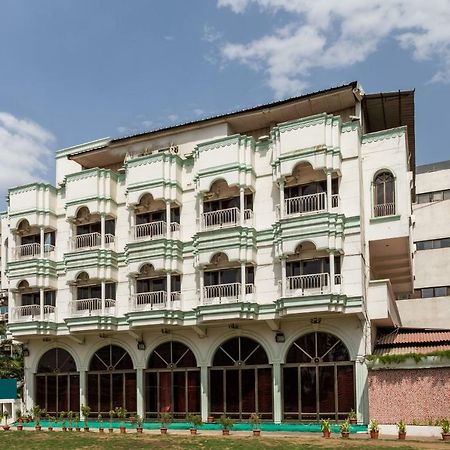 Oyo 38142 Girdhar Mahal Indore Exterior foto