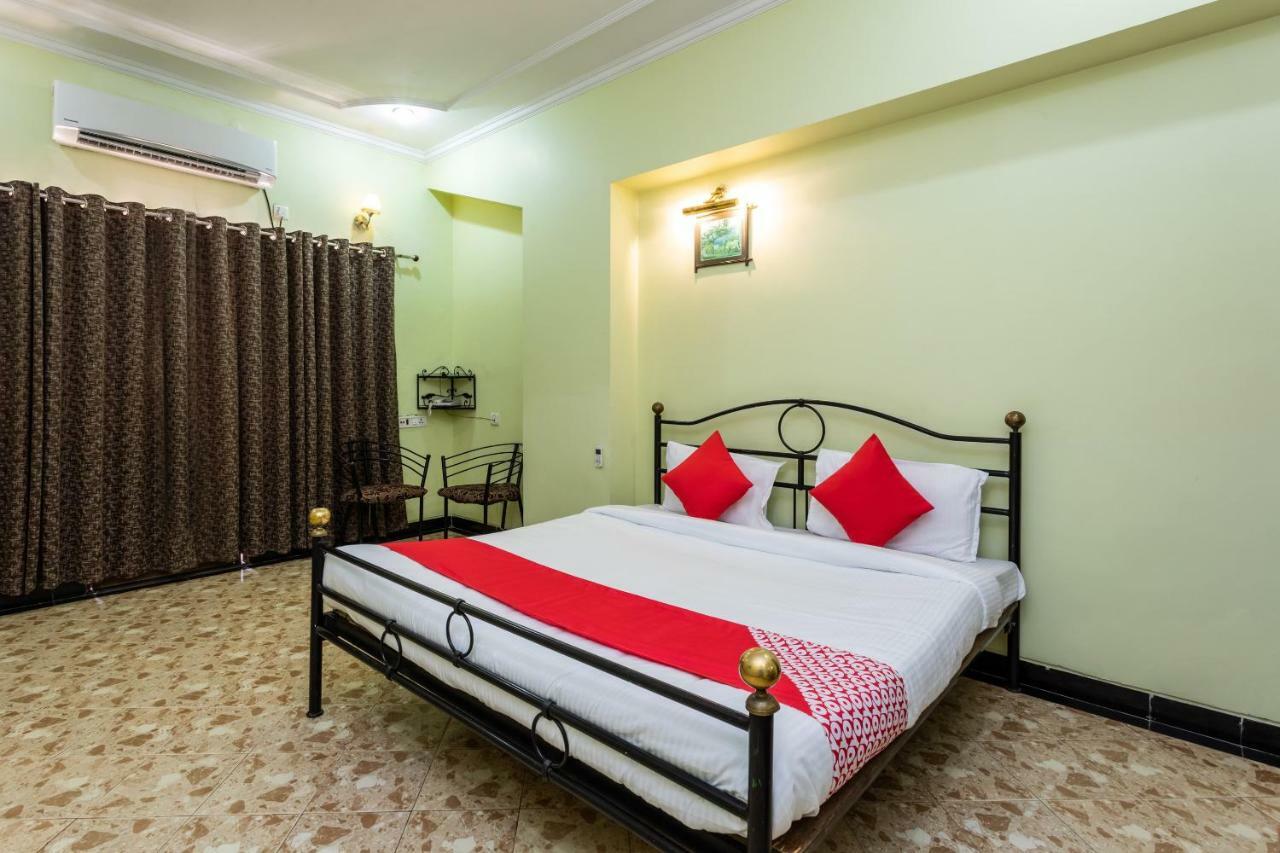Oyo 38142 Girdhar Mahal Indore Exterior foto