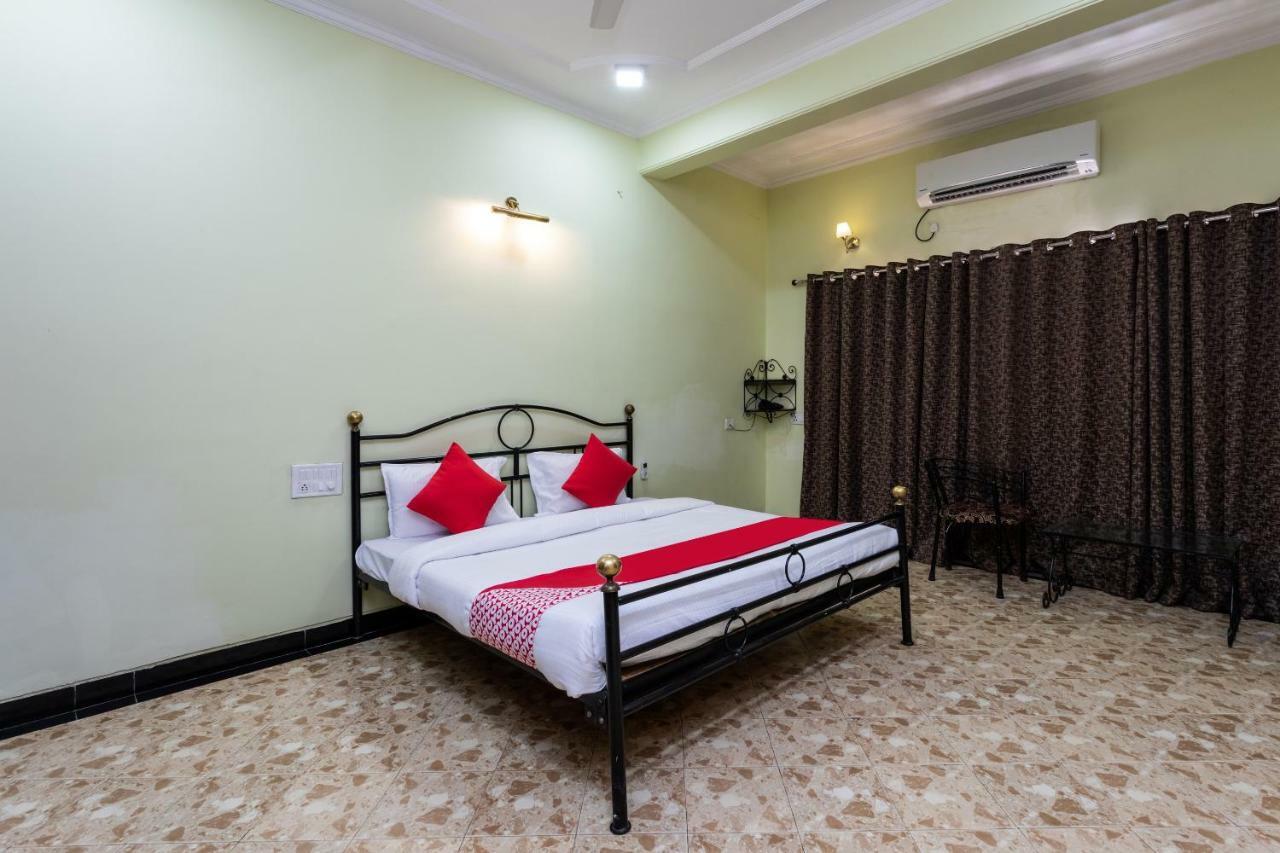 Oyo 38142 Girdhar Mahal Indore Exterior foto